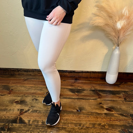 Athletic high waist legging, color bone. Buttery soft frabric. Polyester and spandex